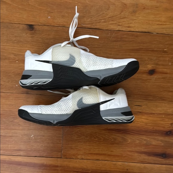 Nike White and Black Training Sneakers - Picture 2 of 2